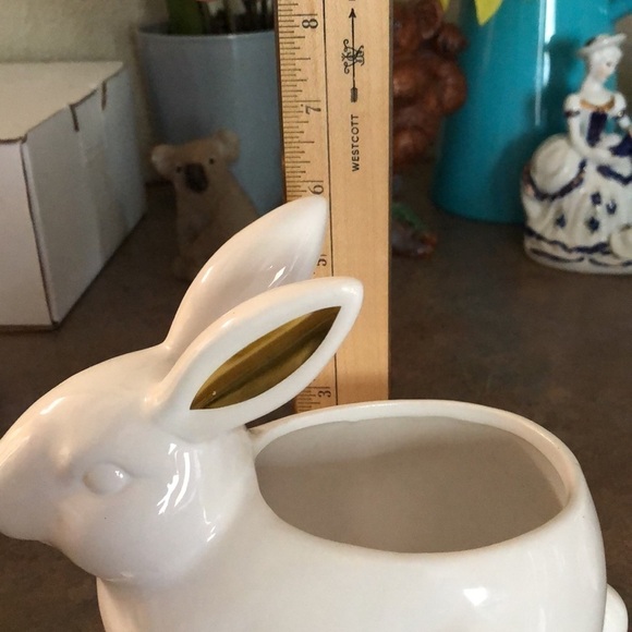 Pair of white bunnies on is candy dish - Picture 3 of 9